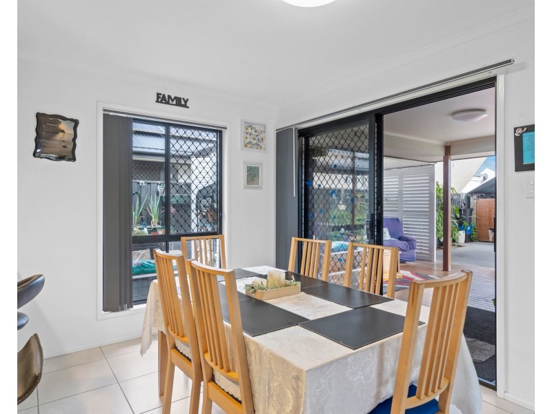 11 Grasstree Place, Ningi QLD 4511