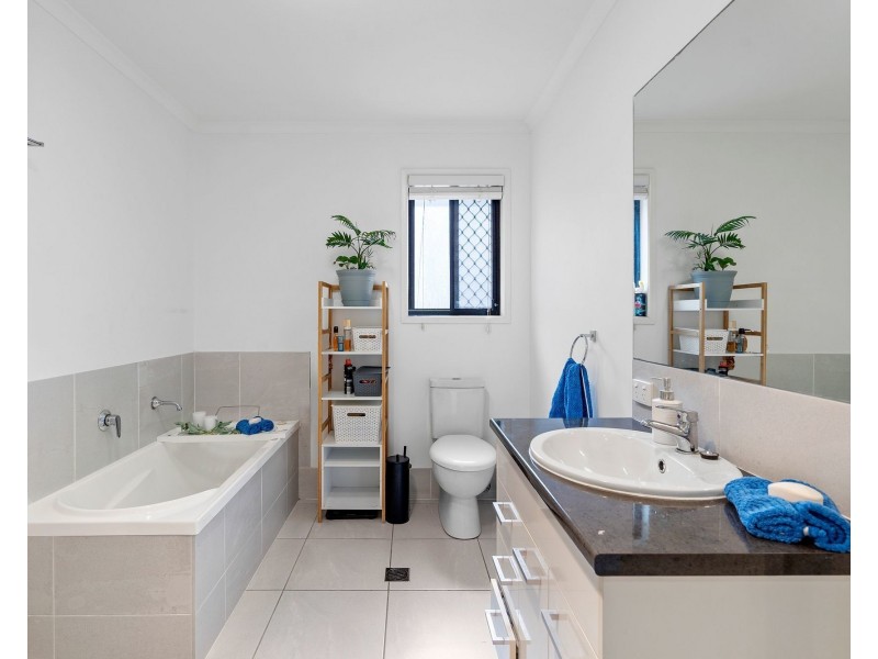11 Grasstree Place, Ningi QLD 4511