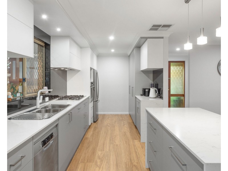 4 Cestrum Rise, South Lake WA 6164