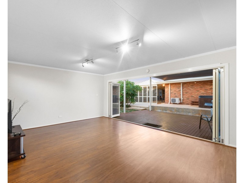 4 Cestrum Rise, South Lake WA 6164