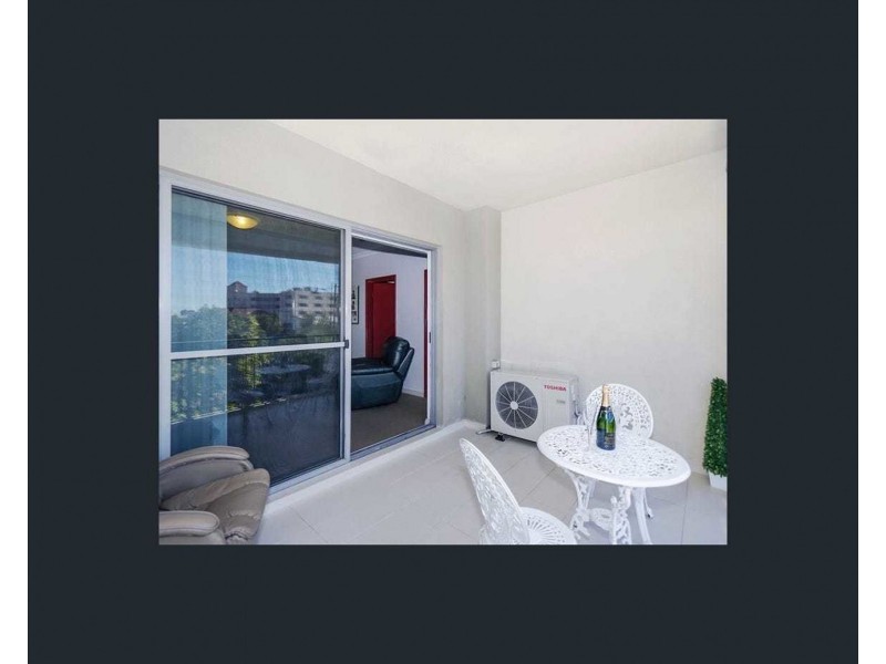 25 42 The crescent, Midland WA 6056