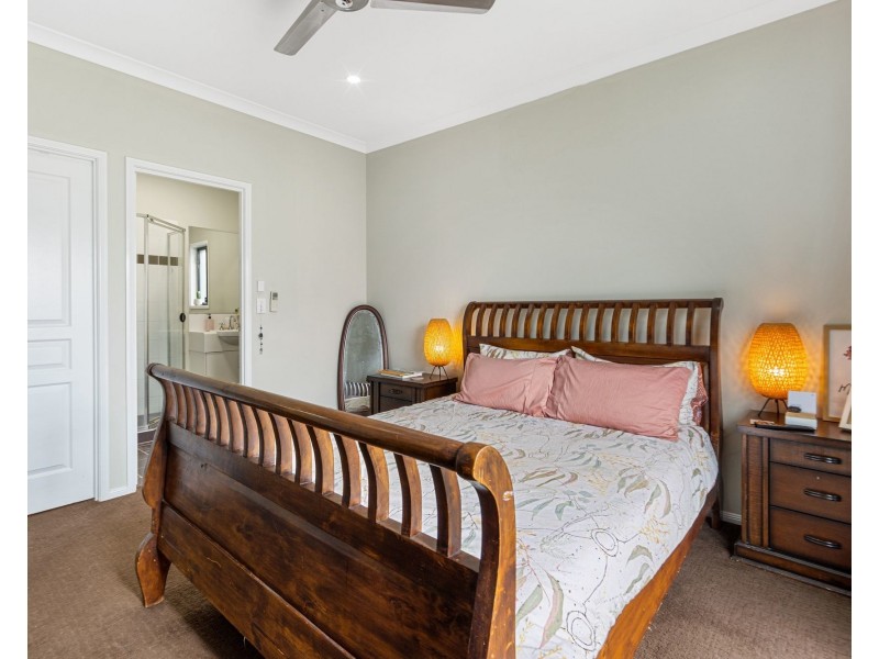 8 Eaton Close, North Lakes QLD 4509