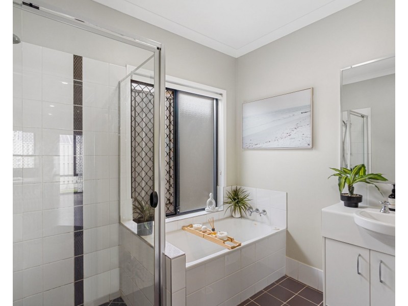 8 Eaton Close, North Lakes QLD 4509