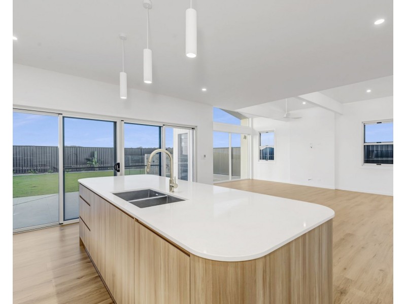 15 Bedarra Boulevard, Innes Park QLD 4670