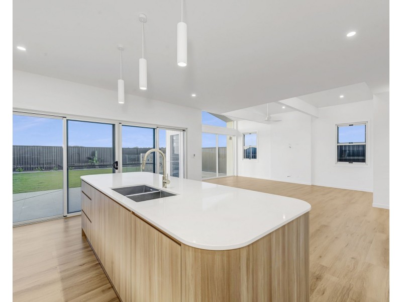 15 Bedarra Boulevard, Innes Park QLD 4670