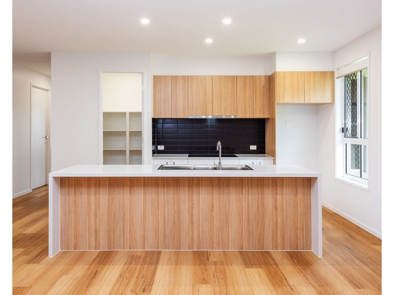 1 Wren Place, Branyan QLD 4670