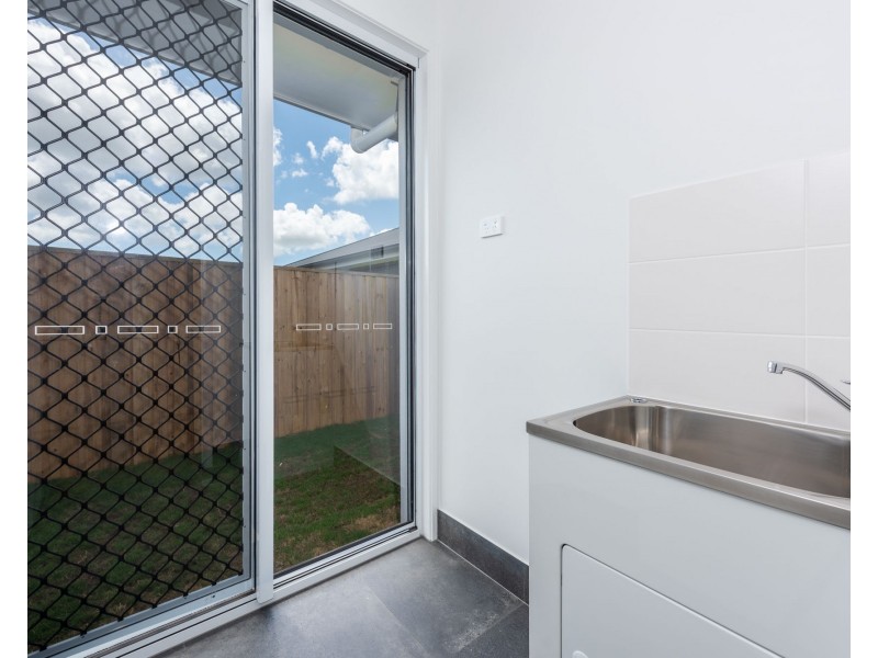1 Wren Place, Branyan QLD 4670