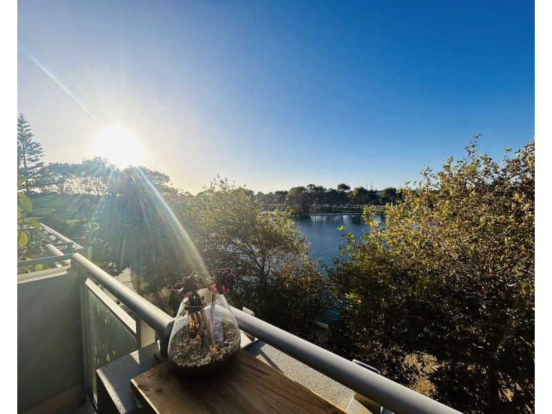 4/6 Burnley Way, Butler WA 6036