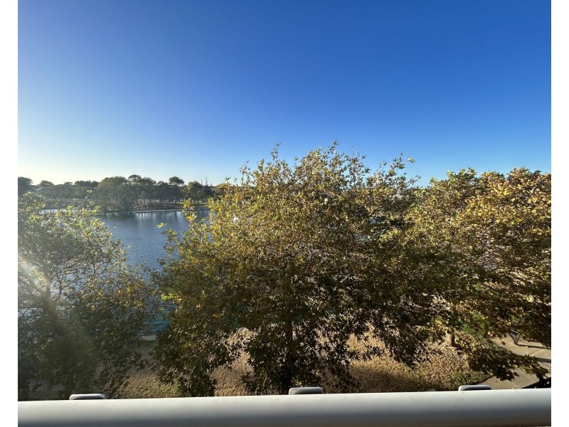 4/6 Burnley Way, Butler WA 6036