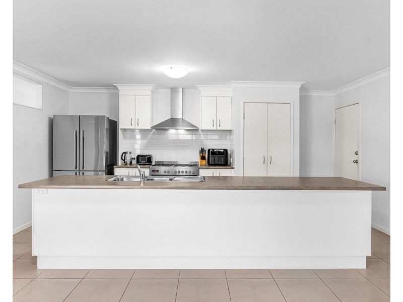 68 Higgs Circuit, Wynnum West QLD 4178