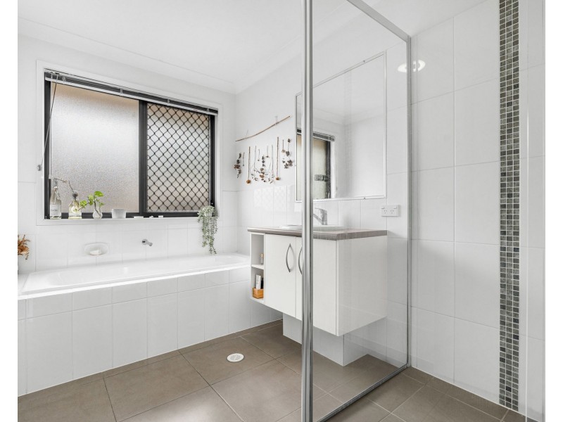 68 Higgs Circuit, Wynnum West QLD 4178