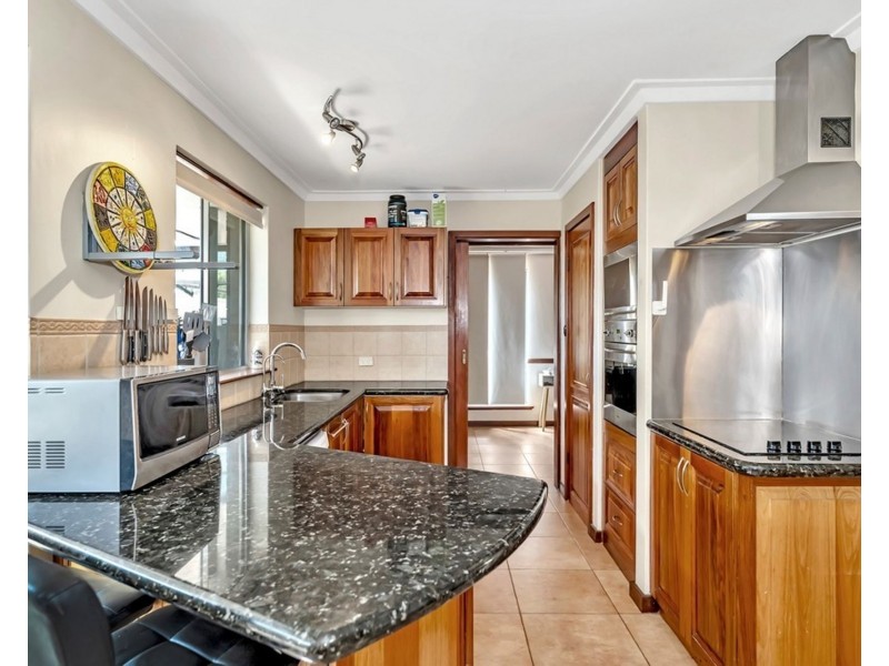 14 Kingsbridge Road, Warnbro WA 6169