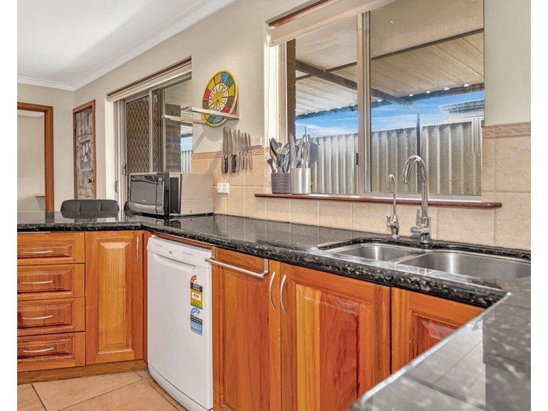 14 Kingsbridge Road, Warnbro WA 6169