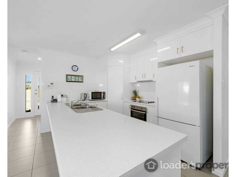2 Toppers Court, Coral Cove QLD 4670