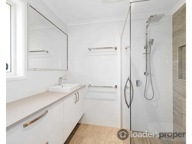 2 Toppers Court, Coral Cove QLD 4670