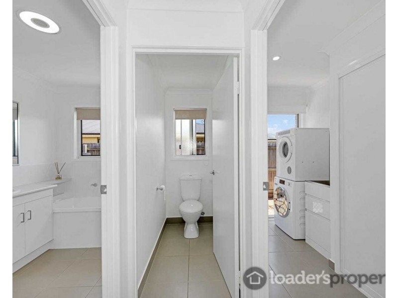 2 Toppers Court, Coral Cove QLD 4670