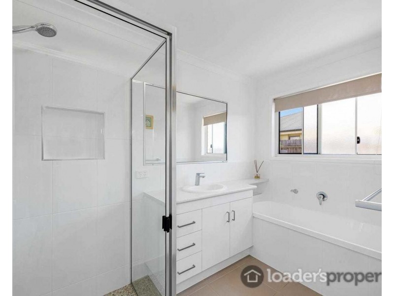 2 Toppers Court, Coral Cove QLD 4670