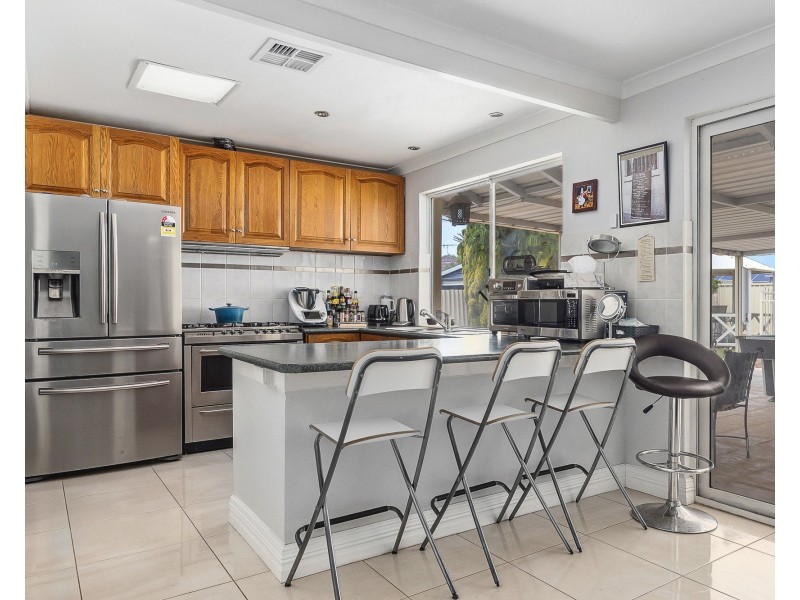 5 Sycamore Close, Rockingham WA 6168