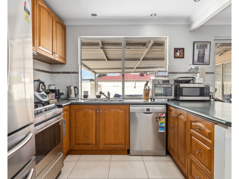 5 Sycamore Close, Rockingham WA 6168