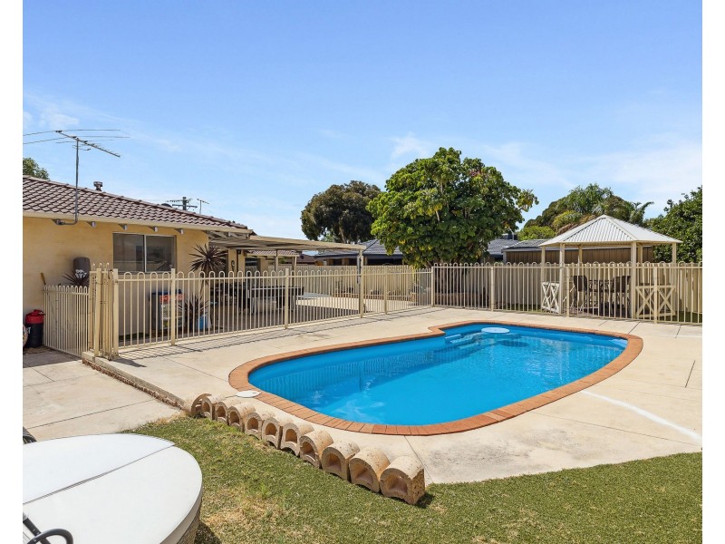 5 Sycamore Close, Rockingham WA 6168