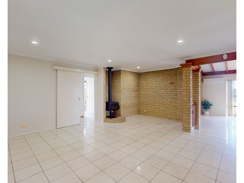11 Southern Cross Circle, Ocean Reef WA 6027