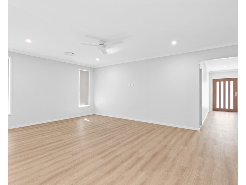 19 Peterson Way, White Rock QLD 4306