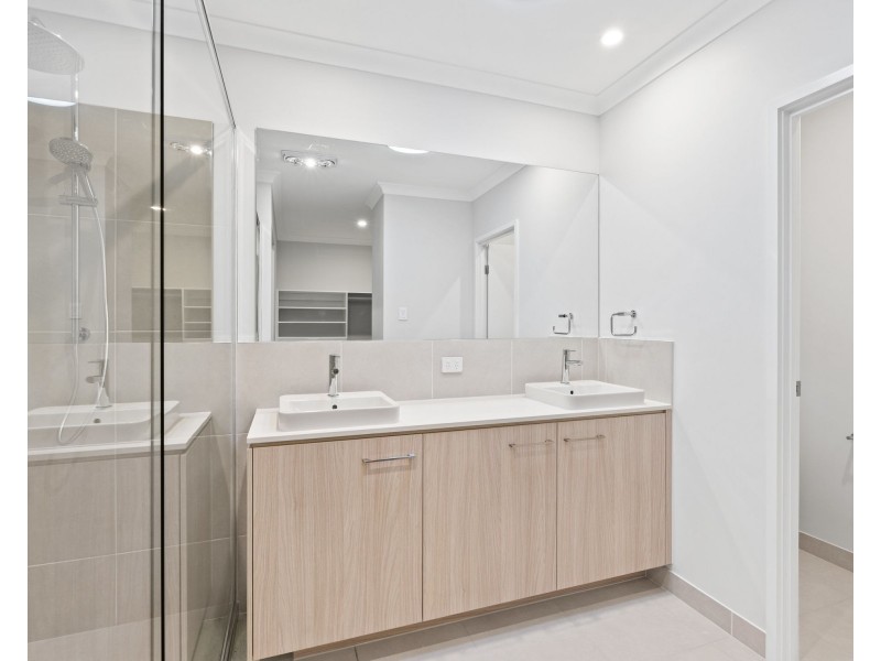 19 Peterson Way, White Rock QLD 4306