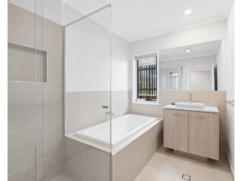 19 Peterson Way, White Rock QLD 4306