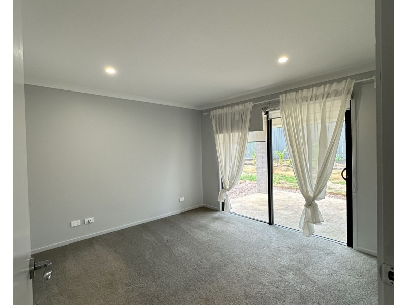 30 Sutherland, Branyan QLD 4670