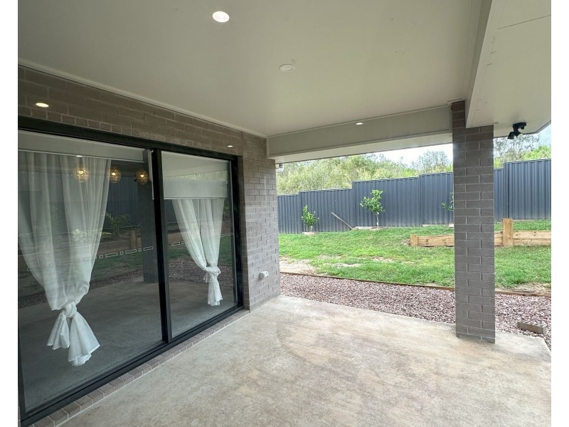 30 Sutherland, Branyan QLD 4670