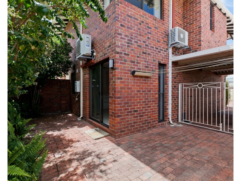 2/10 Leonora Street, Como WA 6152