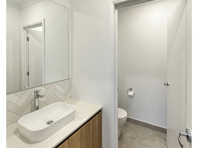 201 Belvedere Drive, Spring Mountain QLD 4124