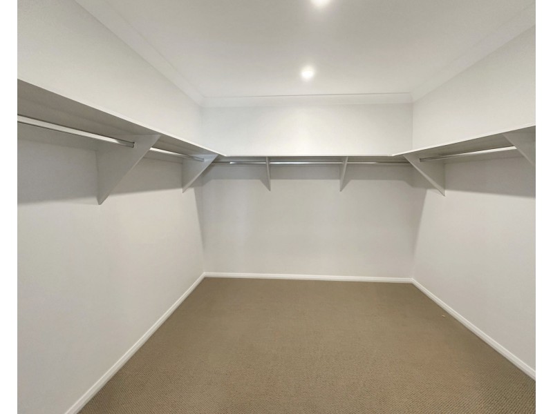 201 Belvedere Drive, Spring Mountain QLD 4124