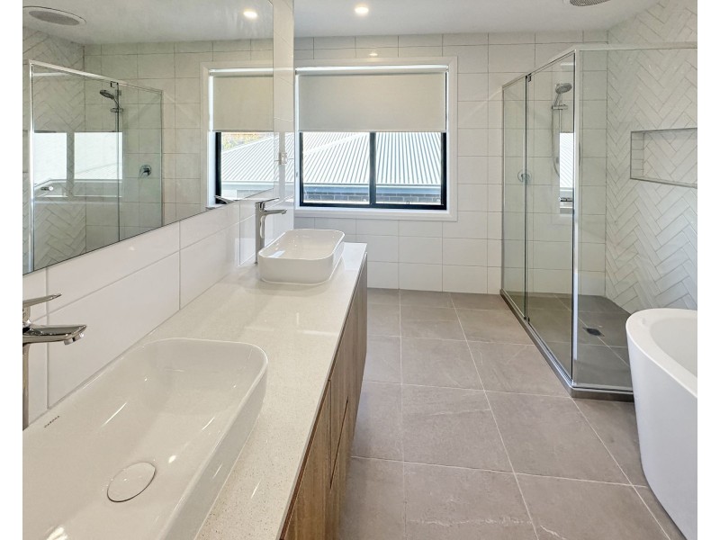 201 Belvedere Drive, Spring Mountain QLD 4124