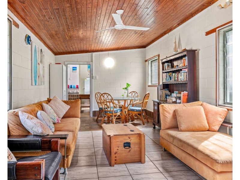 16 Mackerel Street, Noosa North Shore QLD 4565