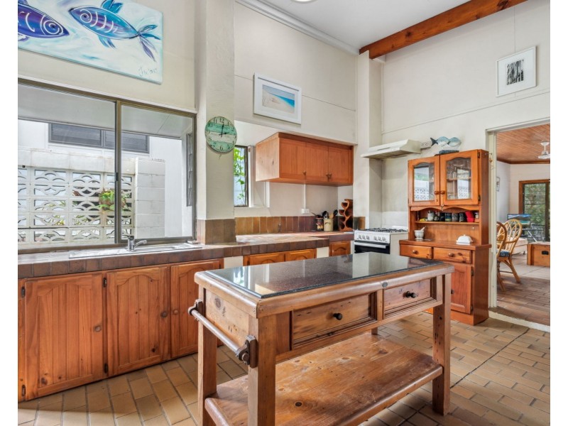 16 Mackerel Street, Noosa North Shore QLD 4565