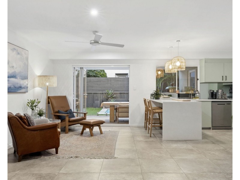 1/4 Lipton Street, Sunrise Beach QLD 4567