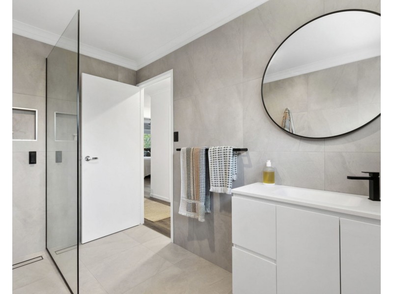 1/4 Lipton Street, Sunrise Beach QLD 4567