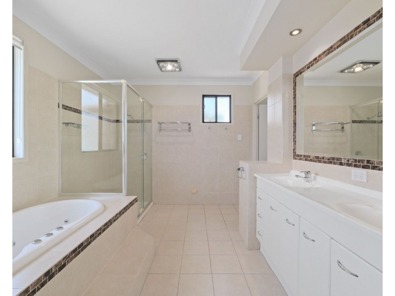 28 Campbellville Circuit, Pelican Waters QLD 4551