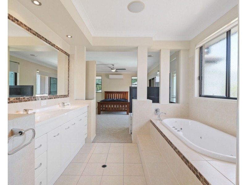 28 Campbellville Circuit, Pelican Waters QLD 4551