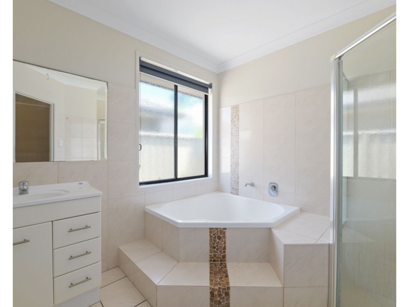 28 Campbellville Circuit, Pelican Waters QLD 4551
