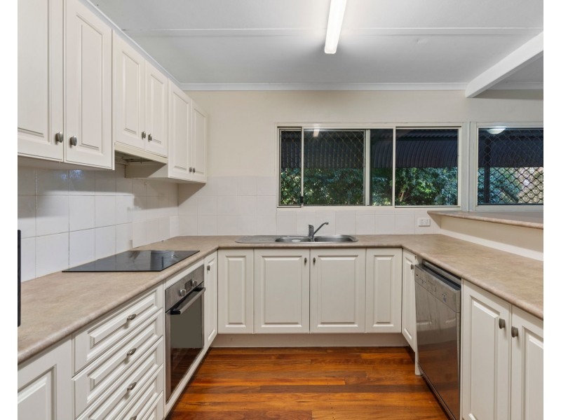 50 Tucker Street, Chapel Hill QLD 4069