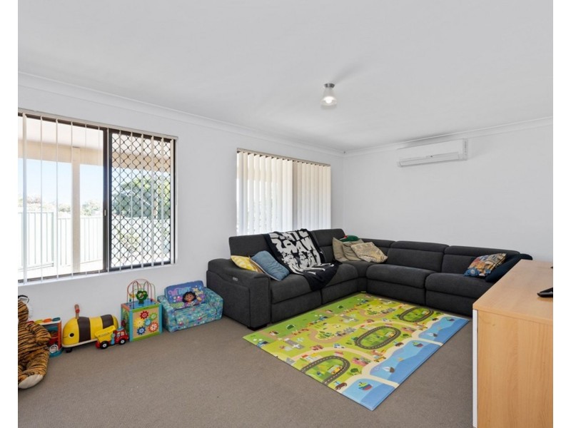 6 Gould Place, Parmelia WA 6167