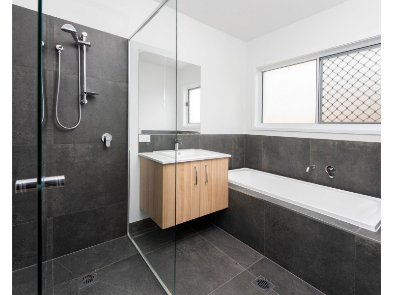 27 Cummins Road, Branyan QLD 4670