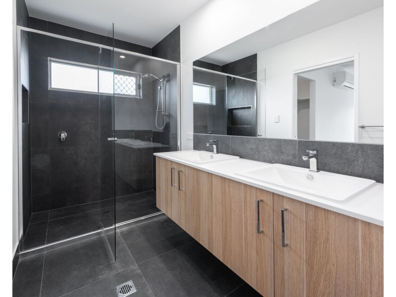 27 Cummins Road, Branyan QLD 4670
