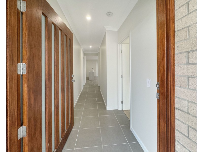 203 Belvedere Drive, Spring Mountain QLD 4124