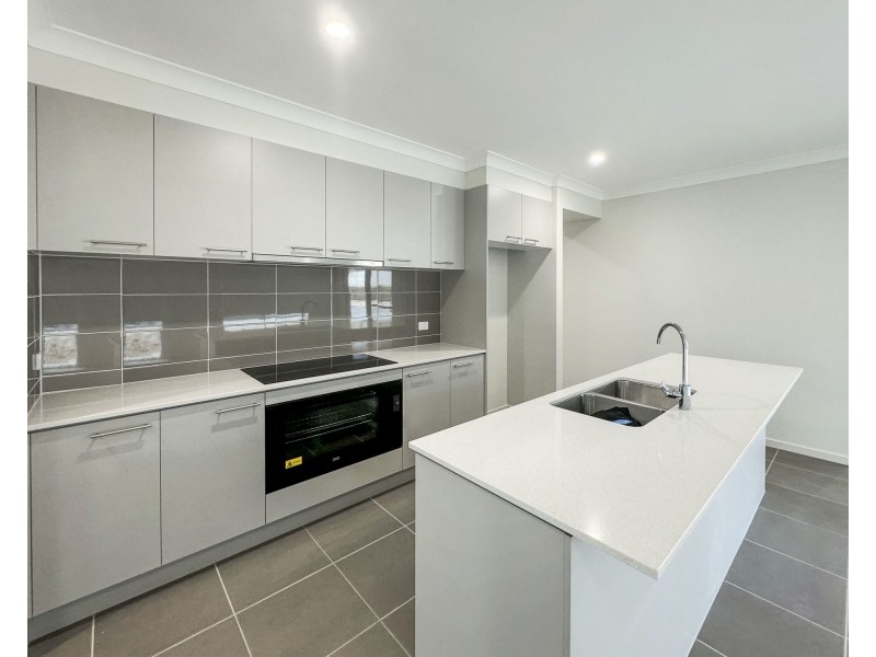 203 Belvedere Drive, Spring Mountain QLD 4124