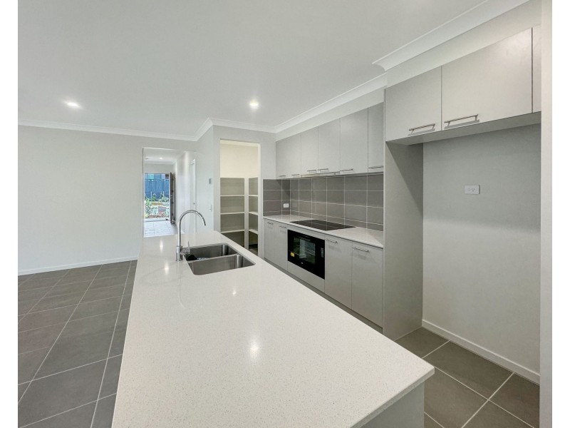 203 Belvedere Drive, Spring Mountain QLD 4124