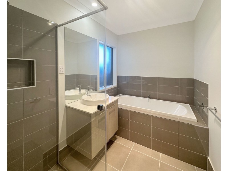 203 Belvedere Drive, Spring Mountain QLD 4124