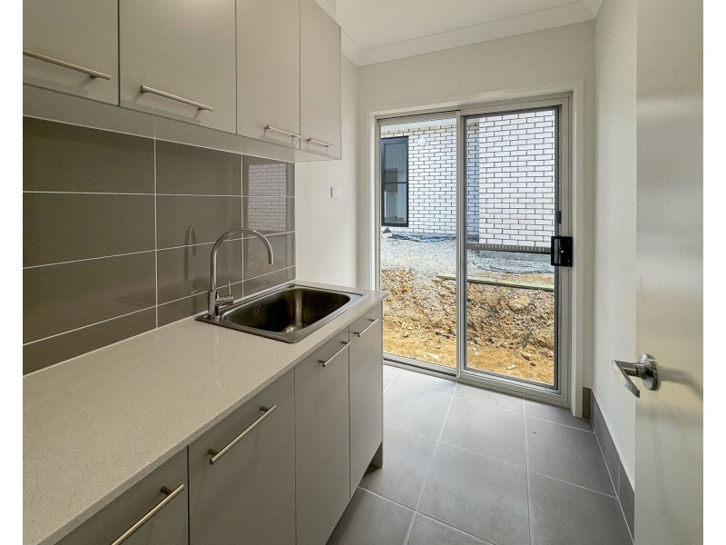 203 Belvedere Drive, Spring Mountain QLD 4124